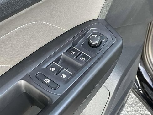 Used 2022 Volkswagen Atlas Cross Sport SE image 19