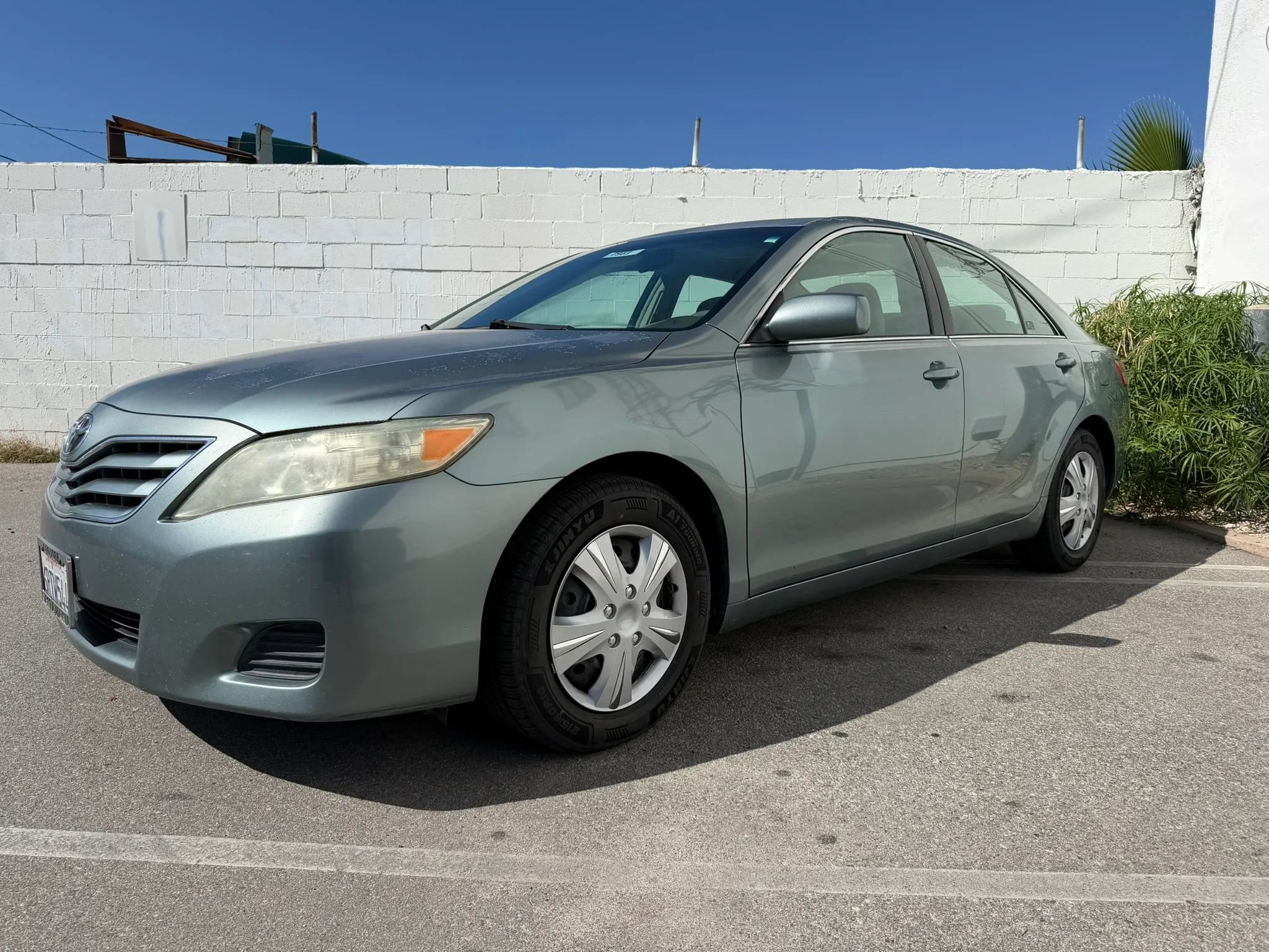 Used 2011 Toyota Camry LE FWD image 1