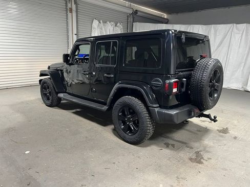 Used 2022 Jeep Wrangler Unlimited Sahara AWD/4WD image 5