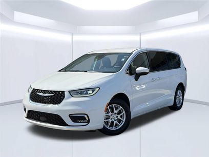 Used 2023 Chrysler Pacifica Touring-L