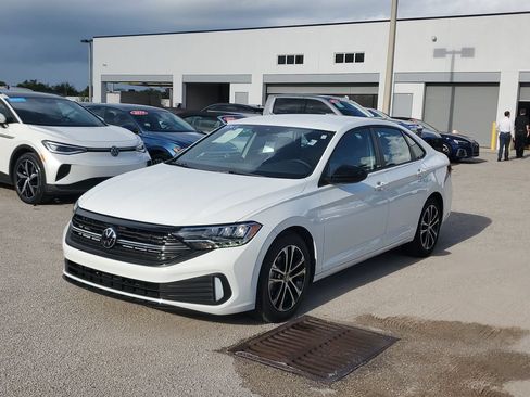 Certified 2024 Volkswagen Jetta Sport FWD image 9