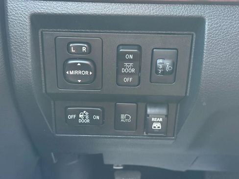 Used 2019 Toyota Tundra Limited w/ Limited Premium Package AWD/4WD image 30