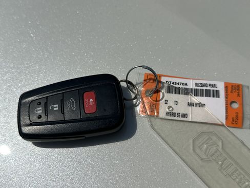 Used 2022 Toyota RAV4 SE w/ Convenience Package AWD/4WD image 36