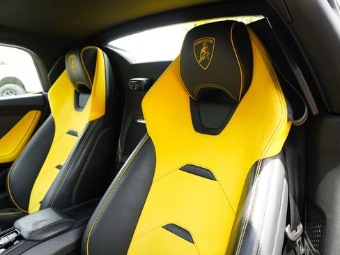 Used 2020 Lamborghini Huracan EVO AWD/4WD image 16