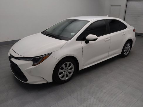 Used 2022 Toyota Corolla LE image 2