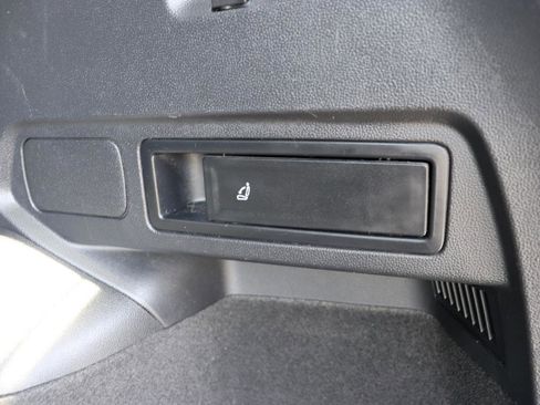 Used 2024 Volkswagen Tiguan SE FWD image 57