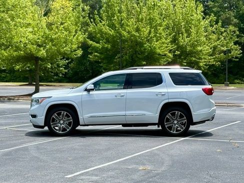 Used 2018 GMC Acadia Denali w/ Technology Package FWD image 3