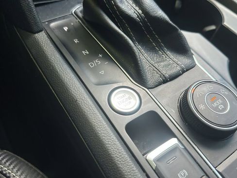 Used 2021 Volkswagen Atlas Cross Sport SE image 24