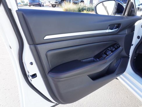 Used 2025 Nissan Altima 2.5 SR image 14