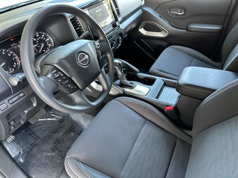 Used 2023 Nissan Frontier SV RWD image 9