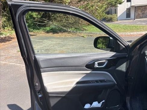 Used 2022 Jeep Compass Limited image 12