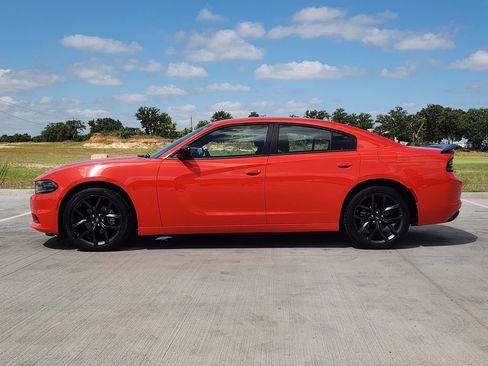 Used 2022 Dodge Charger SXT w/ Blacktop Package RWD image 3