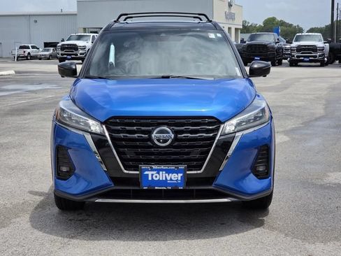Used 2022 Nissan Kicks SR w/ Premium Package FWD image 3