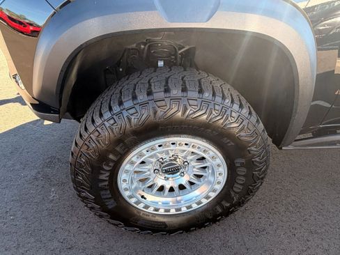 Used 2024 Chevrolet Colorado ZR2 w/ Technology Package image 11