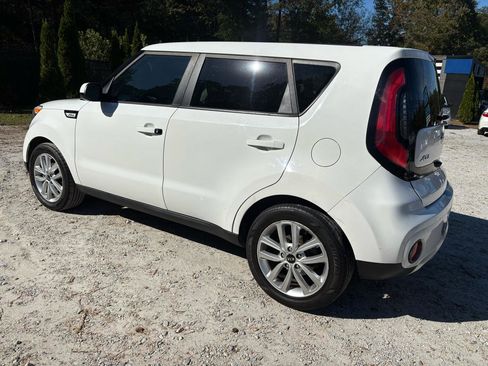 Used 2017 Kia Soul + image 3