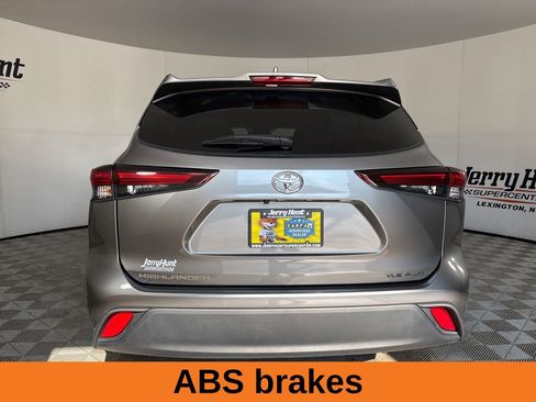 Used 2025 Toyota Highlander XLE AWD/4WD image 6