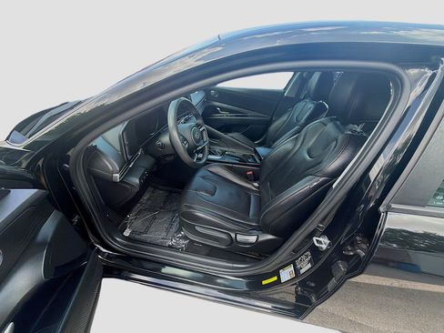 Used 2021 Hyundai Elantra SE FWD image 16