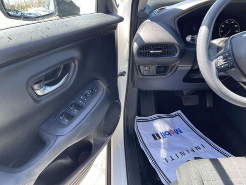Used 2023 Honda HR-V LX image 2