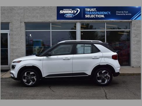 Used 2025 Hyundai Venue Limited FWD image 1