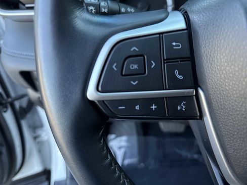 Used 2024 Toyota Highlander LE image 23