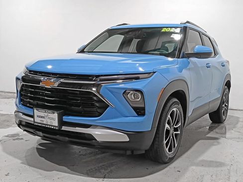 Used 2024 Chevrolet TrailBlazer LT w/ Convenience Package FWD image 3