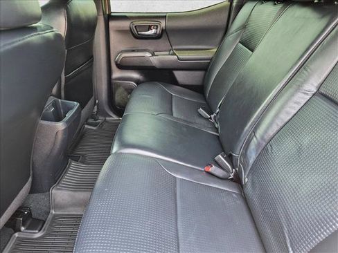 Used 2020 Toyota Tacoma TRD Off-Road w/ TRD Premium Off Road Package AWD/4WD image 17