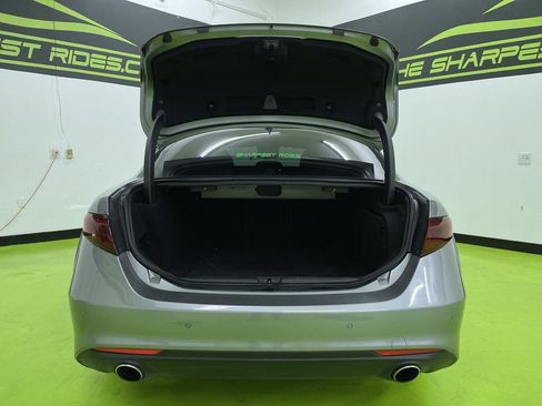 Used 2019 Alfa Romeo Giulia image 9