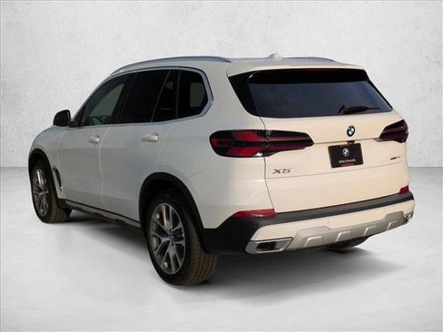 Used 2026 BMW X5 xDrive40i w/ Climate Comfort Package image 9