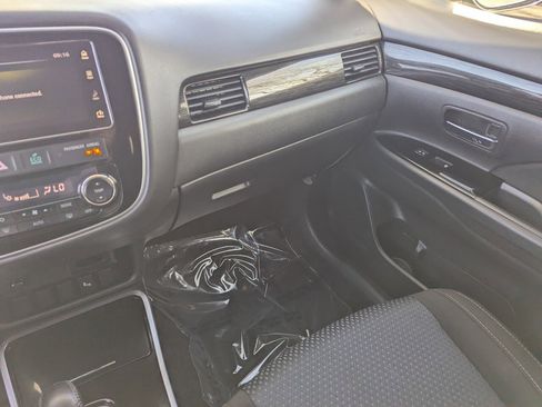 Used 2018 Mitsubishi Outlander LE image 19