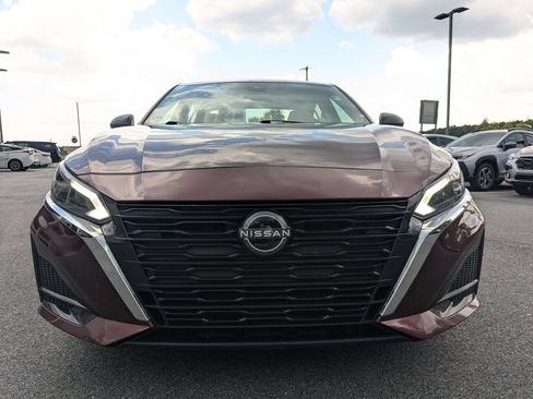 Used 2025 Nissan Altima 2.5 SV FWD image 9