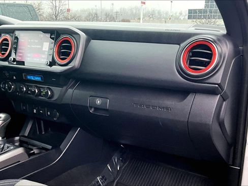 Used 2021 Toyota Tacoma TRD Off-Road image 15