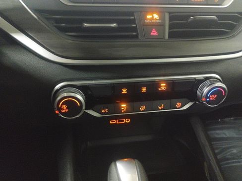 Used 2024 Nissan Altima 2.5 SV image 12