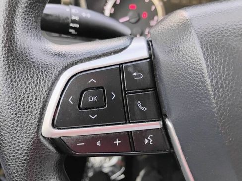 Used 2023 Toyota Highlander L FWD image 27