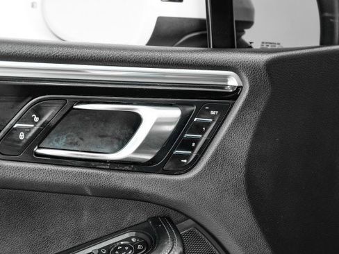 Used 2016 Porsche Macan Turbo w/ Premium Package Plus image 43