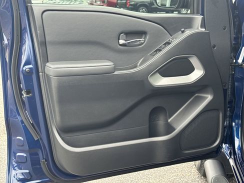 Used 2022 Nissan Frontier SV image 14
