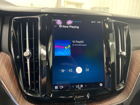 Used 2023 Volvo XC60 B5 Plus FWD image 13
