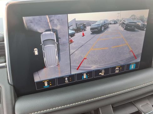 Used 2021 GMC Yukon XL SLT w/ SLT Premium Package image 18