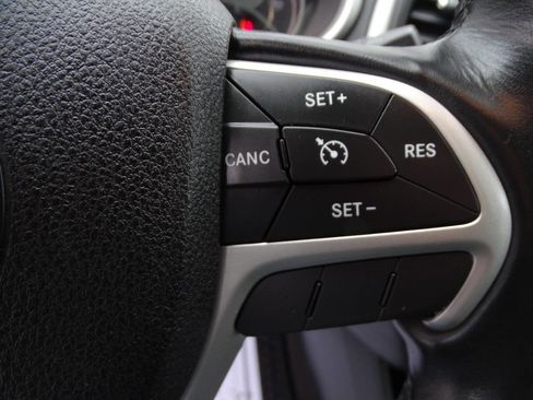 Used 2016 Jeep Cherokee Trailhawk w/ Cold Weather Group image 15