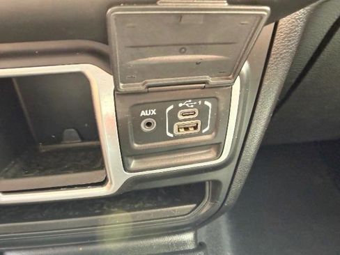 Used 2018 Jeep Wrangler Unlimited Sport image 28