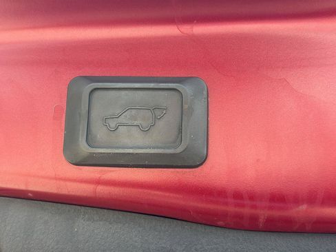 Used 2019 Toyota RAV4 XLE Premium FWD image 20