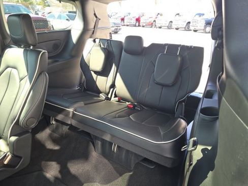 Used 2025 Chrysler Pacifica Limited w/ Trailer Tow Group image 30