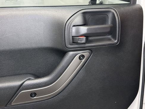 Used 2018 Jeep Wrangler Unlimited Sahara AWD/4WD image 30