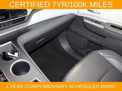 Used 2023 Toyota Sienna XSE AWD/4WD image 16