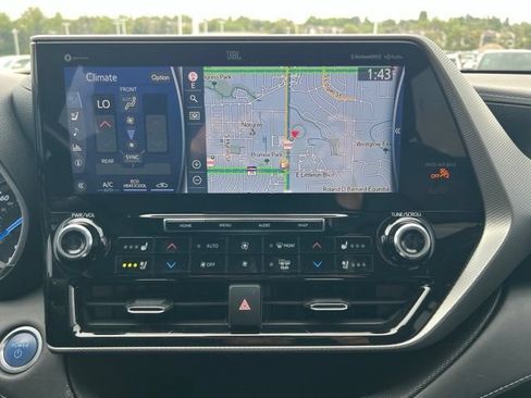 Used 2021 Toyota Highlander Platinum AWD/4WD image 19