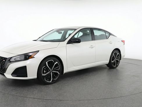 Used 2025 Nissan Altima 2.5 SR image 3