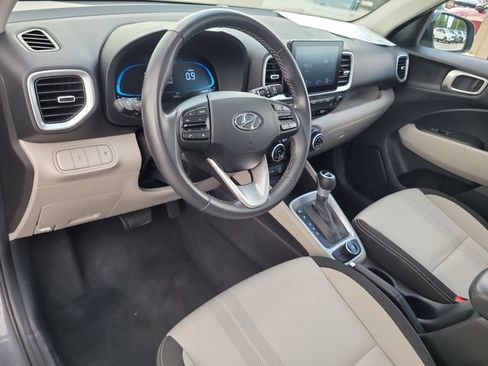 Used 2025 Hyundai Venue SEL FWD image 17