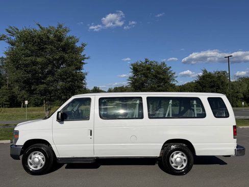 Used 2012 Ford E-350 and Econoline 350 XLT RWD image 2
