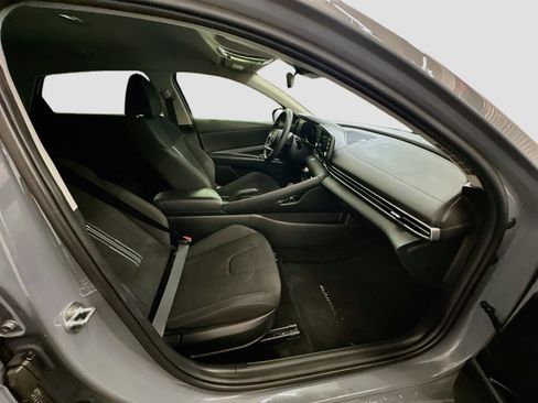 Used 2022 Hyundai Elantra SEL FWD image 31