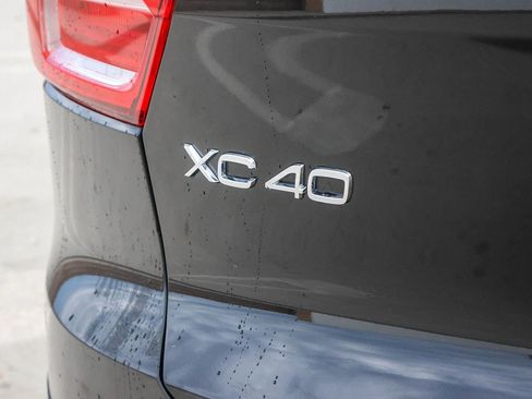Used 2023 Volvo XC40 Recharge Plus image 14