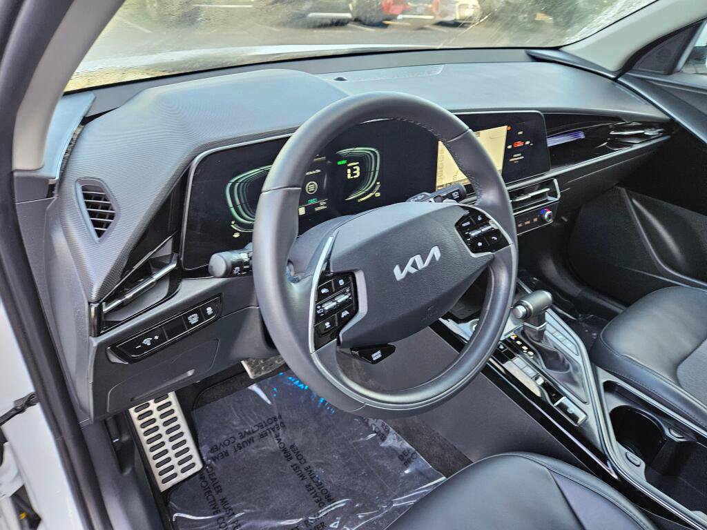 Used 2025 Kia Niro EX Touring FWD image 17